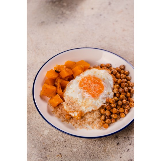 Боул із нутом, гарбузом, яйцем і Flakes — ситний та корисний рецепт