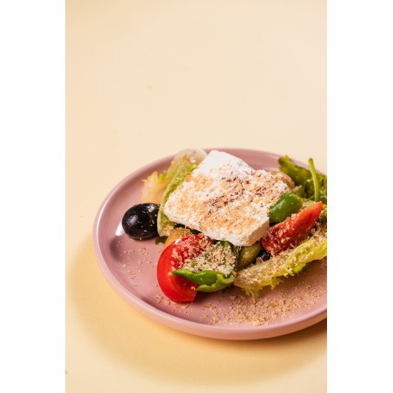 Грецький салат із сиром фета та Flakes — легкий і корисний рецепт