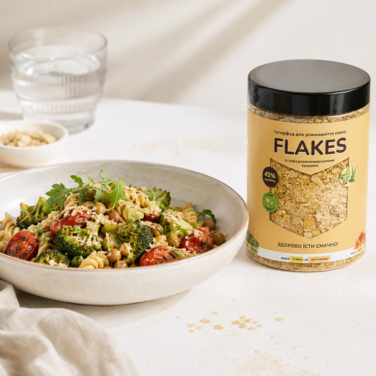 Банка Flakes поруч із готовою стравою