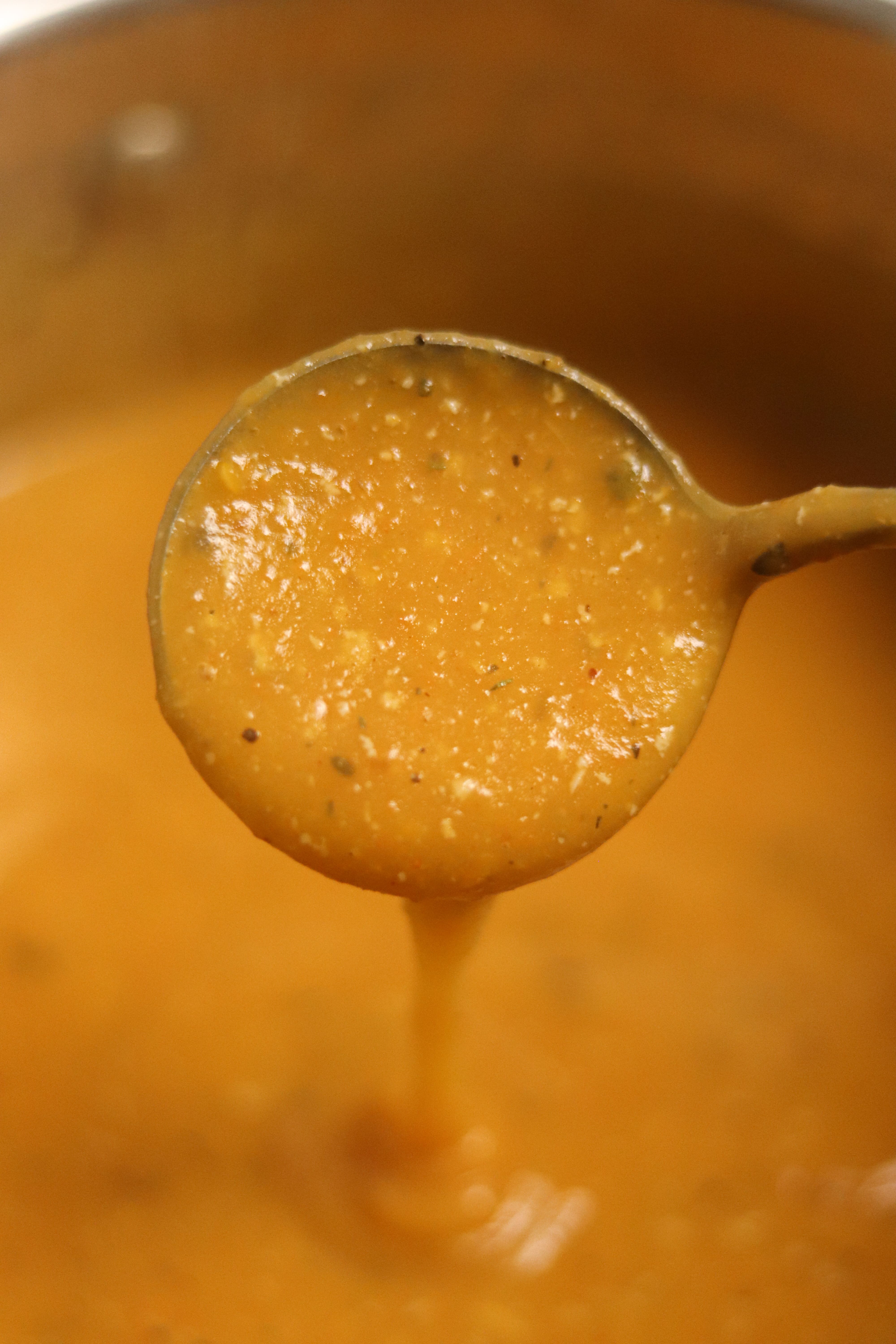 Подрібнення крем-супу блендером